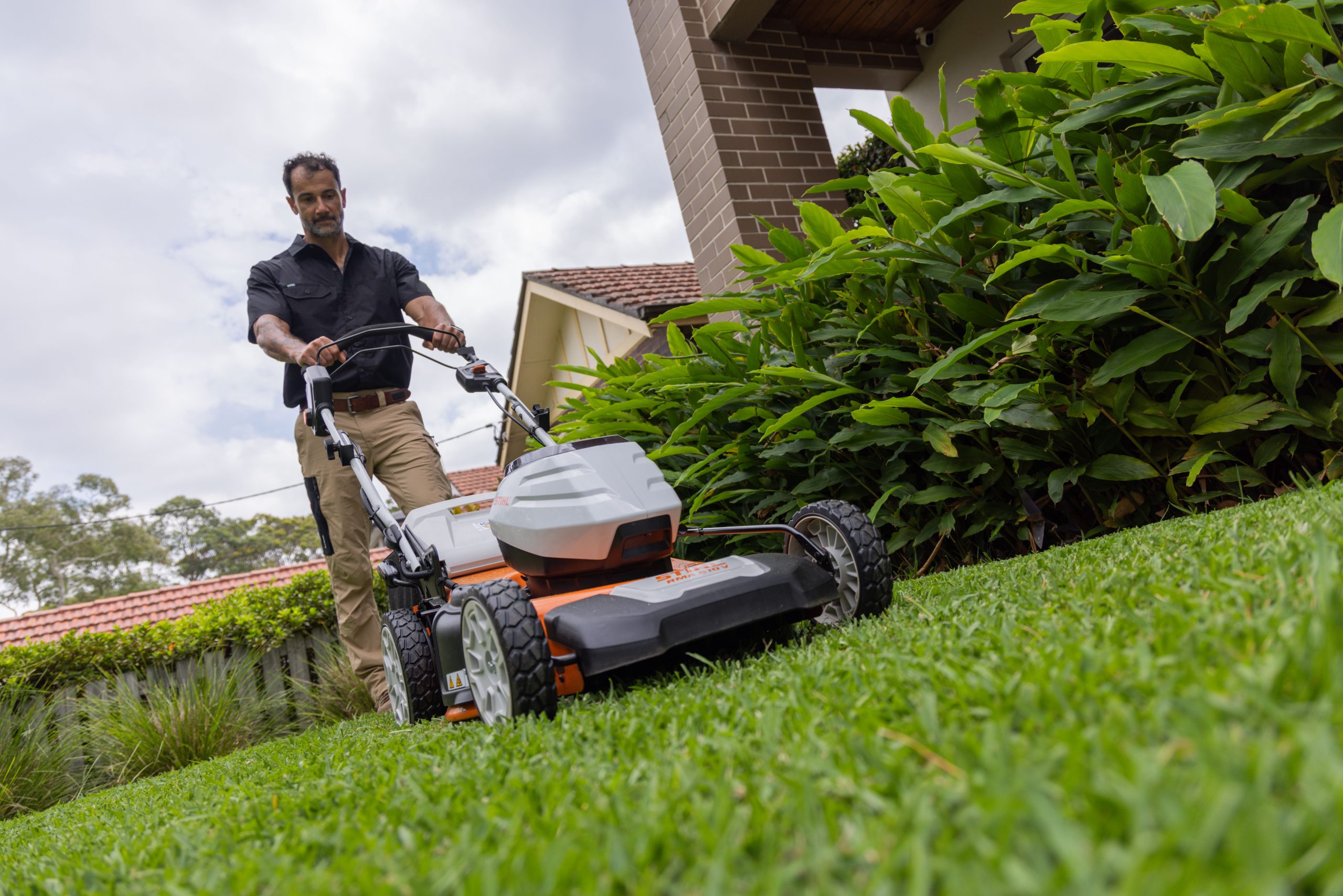 lawn mowing services sydney